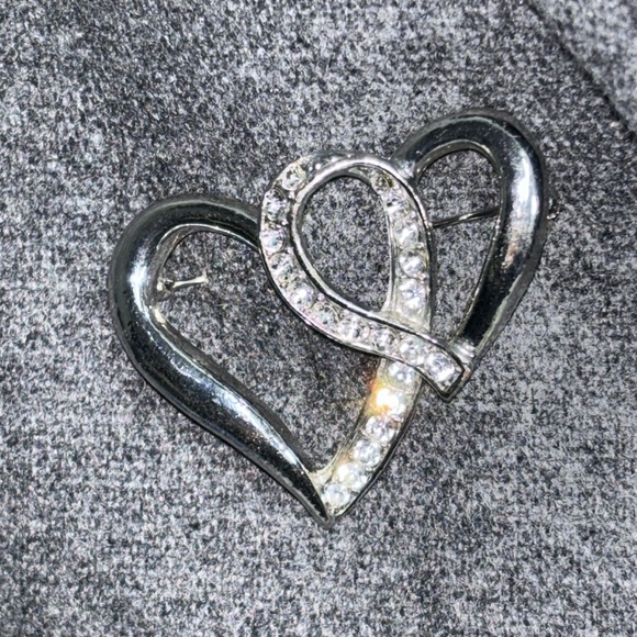 Pretty double heart rhinestone brooch - Picture 4 of 5